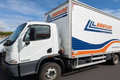 Navilog – frota da empresa em Lages(SC), centro operacional de logística, transporte e distribuição.